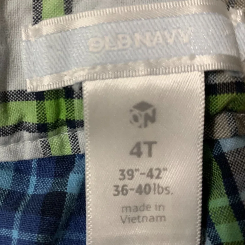 Old Navy pair of plaid shorts 4T
